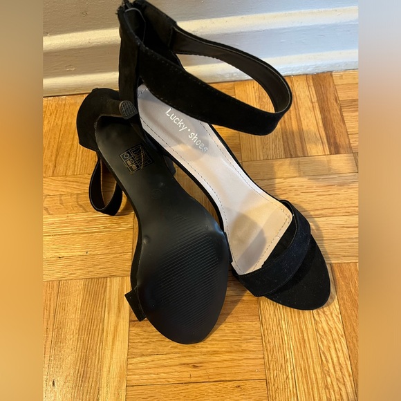 High Heel- size 8.5 - Picture 3 of 3